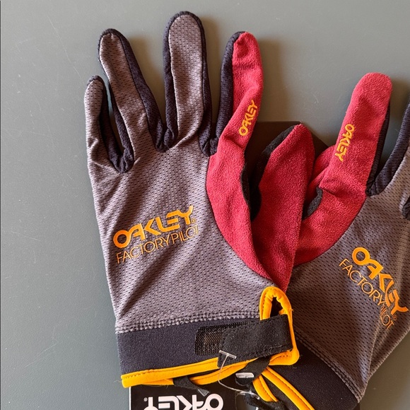 Oakley Factory Pilot All Mountain MTB Glove - Picture 2 of 9